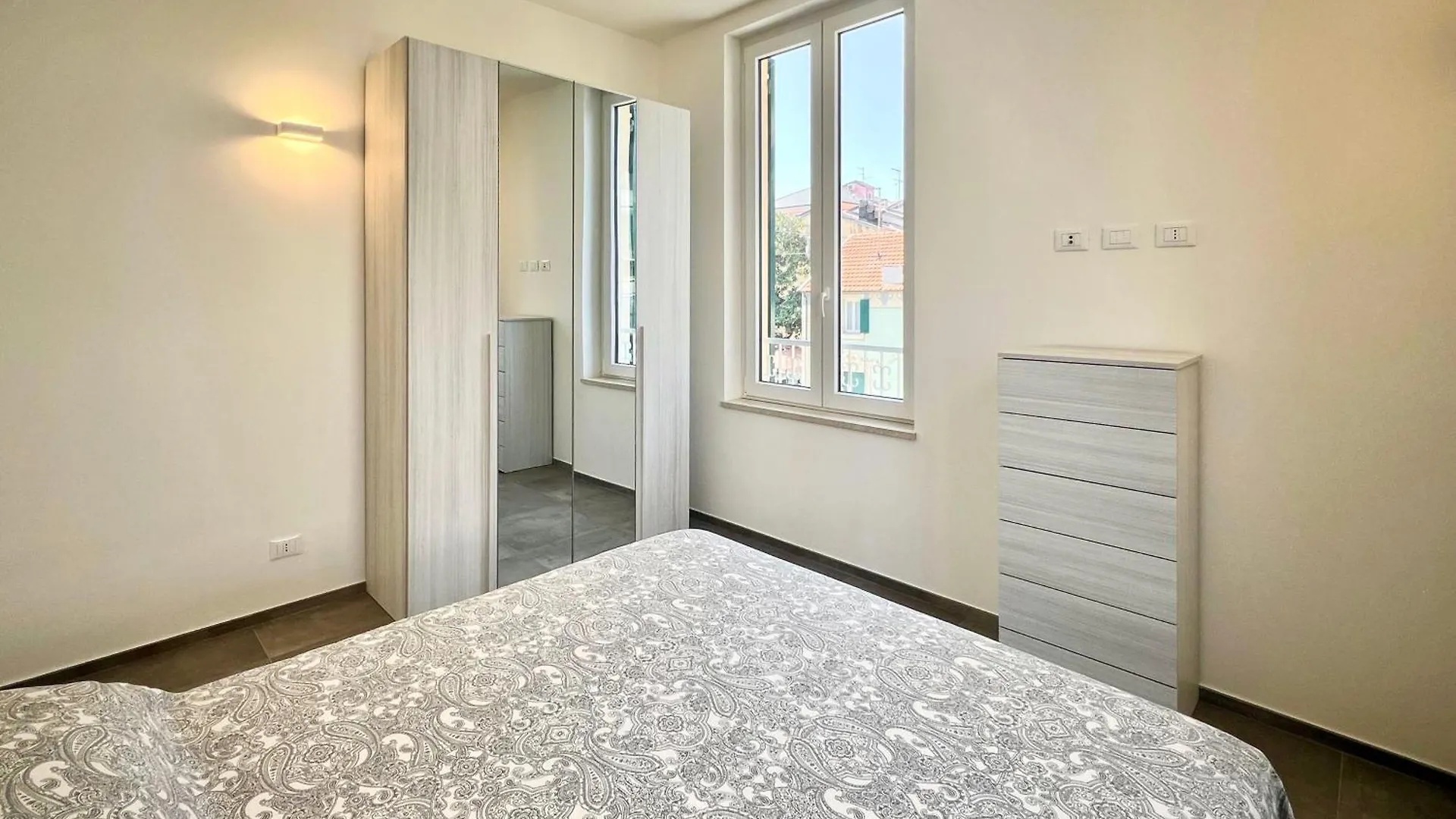 Splendido Trilo Con Posto Auto Apartamento Varazze