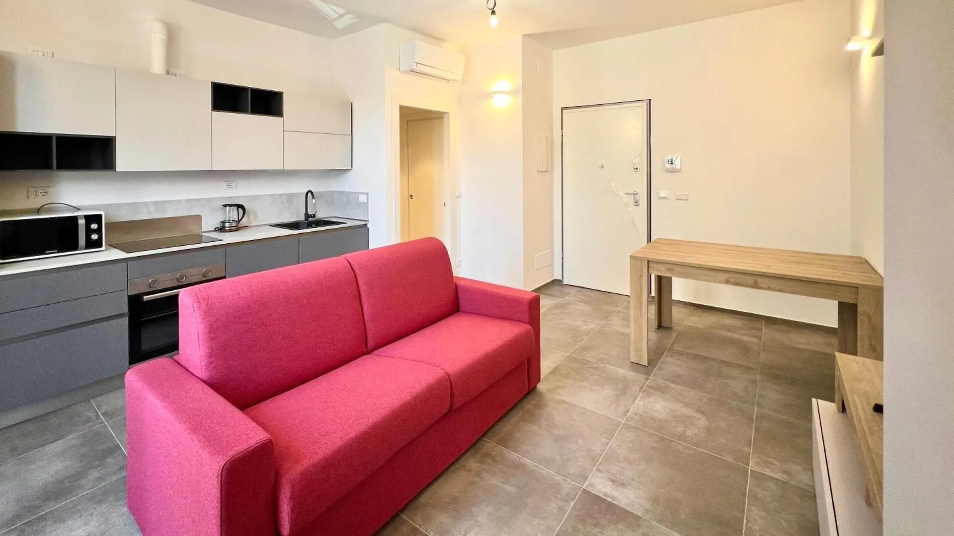 Splendido Trilo Con Posto Auto Apartamento Varazze 0*,  Itália