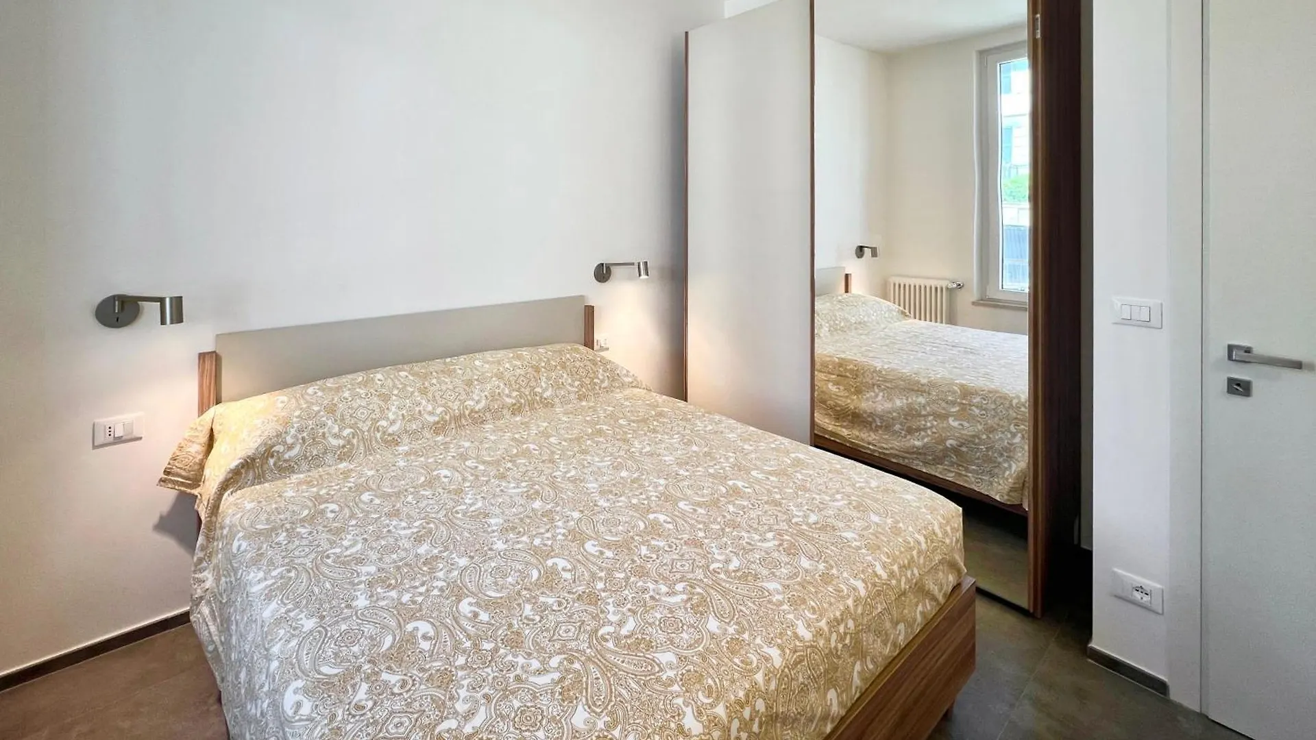 Splendido Trilo Con Posto Auto Apartamento Varazze